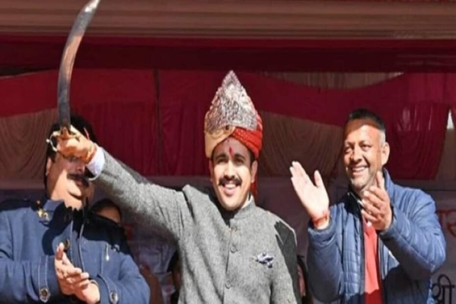 कड़ा रुख दिखा कुछ नरम पड़े विक्रमादित्य सिंह, इस्तीफे पर साफ की अपनी बात