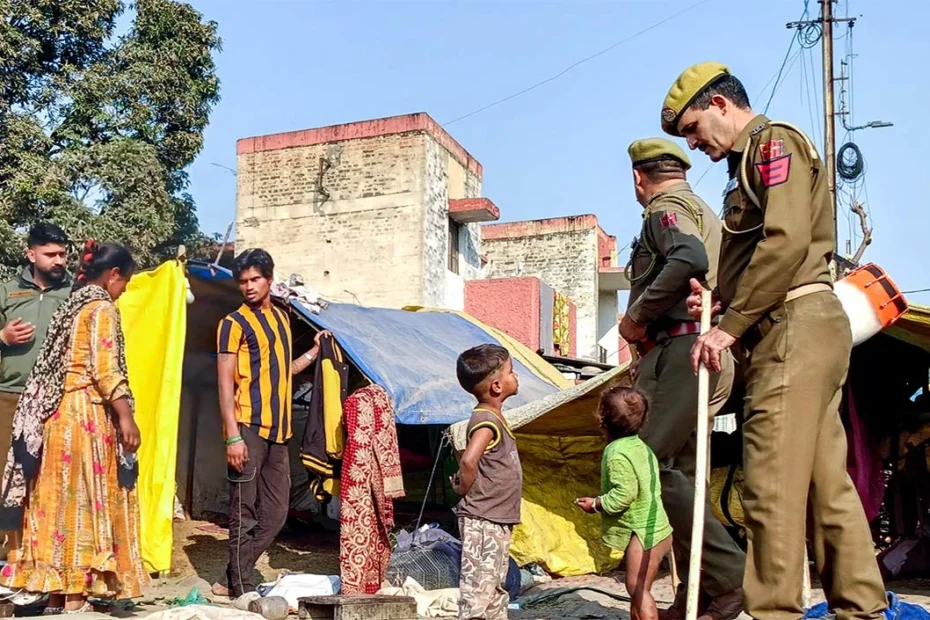 Rohingyas के खिलाफ Jammu Police का Action, Jammu-Kashmir में सरकारी कामकाज में Whatsapp और Gmail का उपयोग बंद