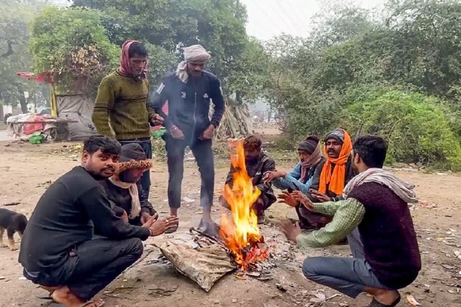 North India Weather : बढ़ने वाला है तापमान, दिल्ली में होगी भीषण ठंड, बारिश से हो सकती है परेशानी