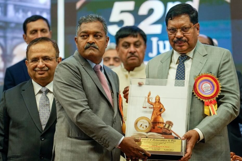CJI बनकर पहली बार महाराष्ट्र पहुंचे जस्टिस गवई, अफसरों की हरकत देख लगाई क्लास