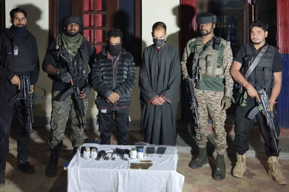 Jammu and Kashmir | शोपियां में Indian Army और CRPF का संयुक्त अभियान, दो आतंकी सहयोगियों को किया गिरफ्तार