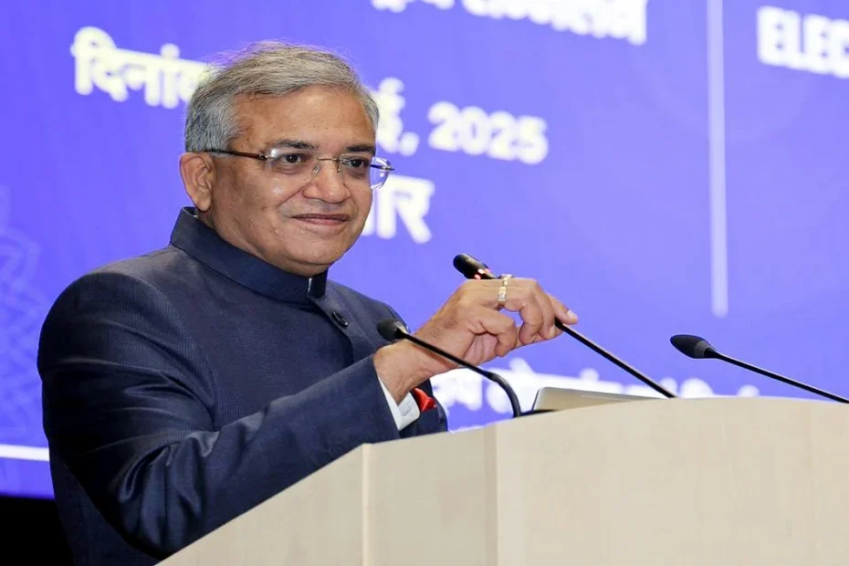 Bihar Chunav 2025: 4.96 करोड़ वोटरों को किसी दस्तावेज़ की जरूरत नहीं, जानें किन पर लागू होगा EC का यह फैसला