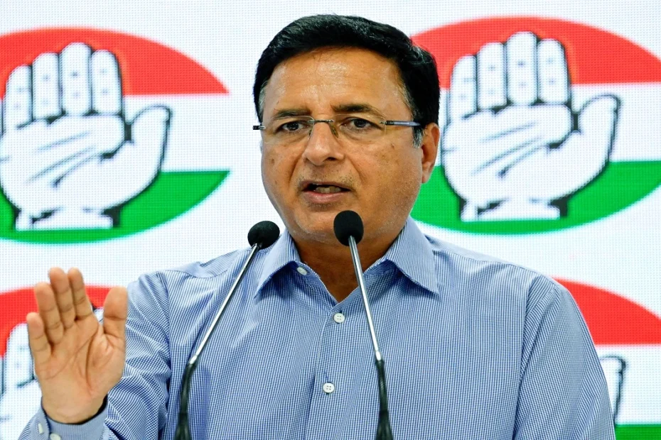 कर्नाटक कांग्रेस में घमासान! पार्टी में असंतोष के बीच विधायकों संग वन-टू-वन चर्चा करेंगे सुरजेवाला