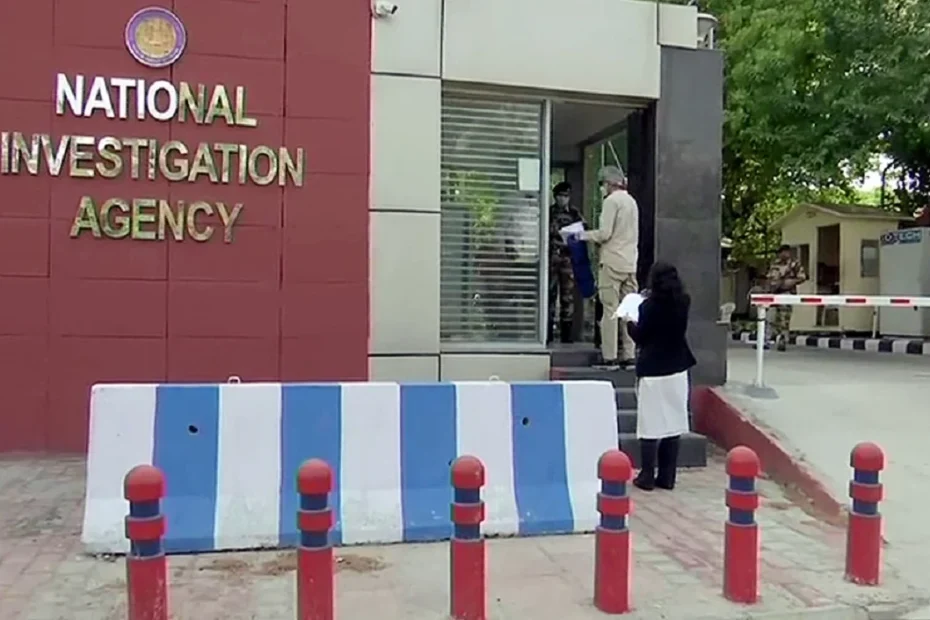 एनआईए ने आतंकी संगठनों से संबंधों के आरोप में युवक को गिरफ्तार किया एनआईए ने आतंकी संगठनों से संबंधों के आरोप में युवक को गिरफ्तार किया
