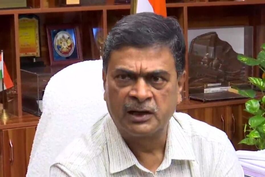 BJP ने पूर्व केंद्रीय मंत्री आरके सिंह को पार्टी से निलंबित किया, 2 अन्य पर भी गिरी गाज, जानें वजह BJP ने पूर्व केंद्रीय मंत्री आरके सिंह को पार्टी से निलंबित किया, 2 अन्य पर भी गिरी गाज, जानें वजह