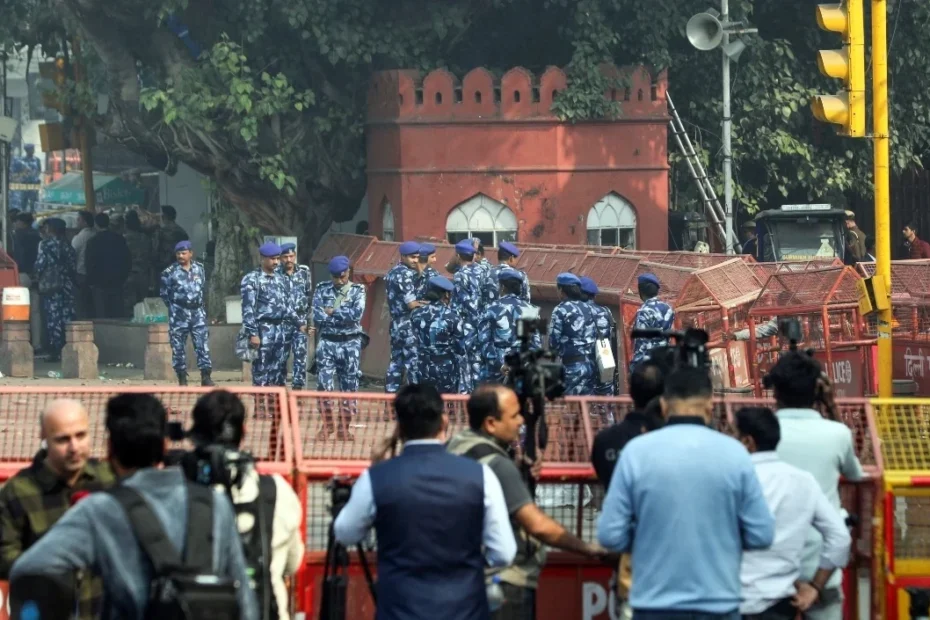 लाल किला ब्लास्ट की जाँच में बड़ा खुलासा, हिरासत में लिए गए आतंकी उमर के करीबी डॉक्टर-छात्र लाल किला ब्लास्ट की जाँच में बड़ा खुलासा, हिरासत में लिए गए आतंकी उमर के करीबी डॉक्टर-छात्र